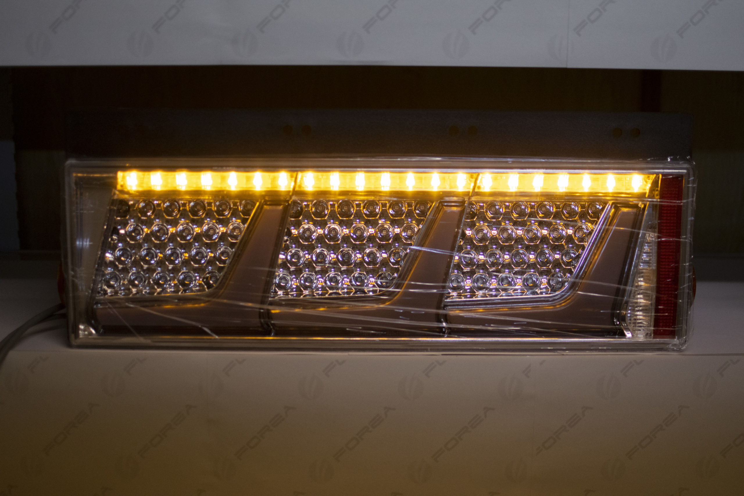 シーケンシャルテールランプ(歌舞伎デザイン_桜タイプ)：スモークカラー